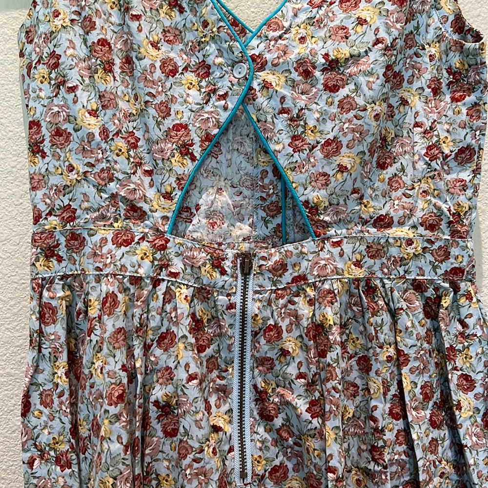 Flower Patterned Cropped Back Button-Front Mini D… - image 4